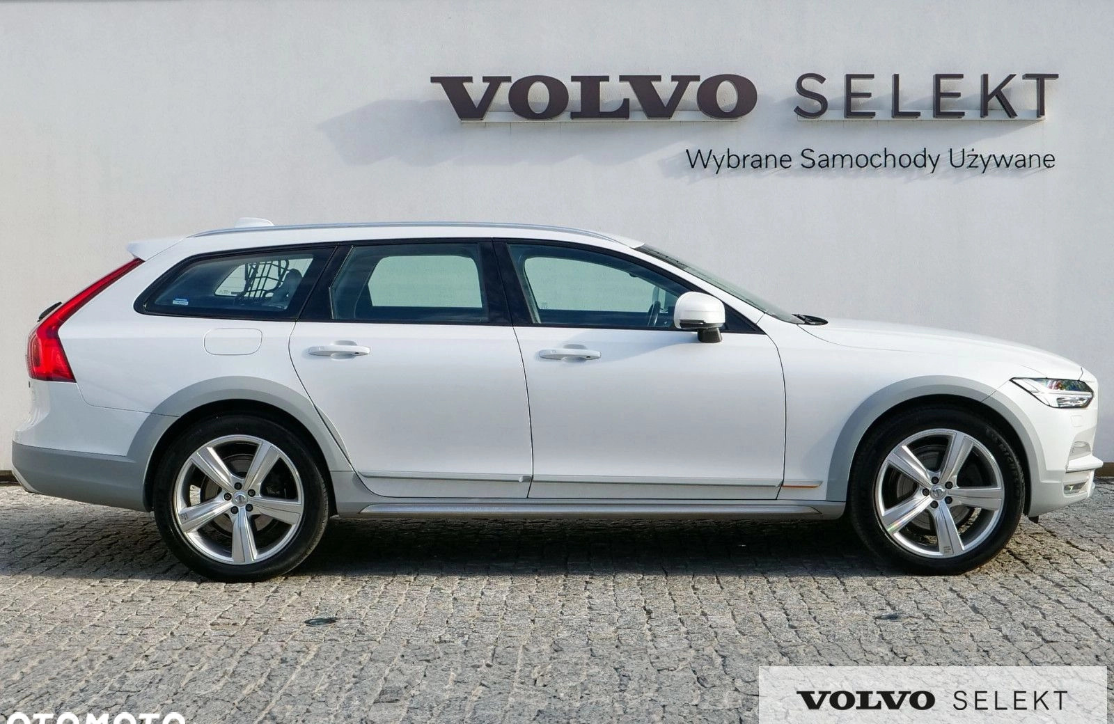Volvo V90 Cross Country cena 152900 przebieg: 131120, rok produkcji 2018 z Gąbin małe 781